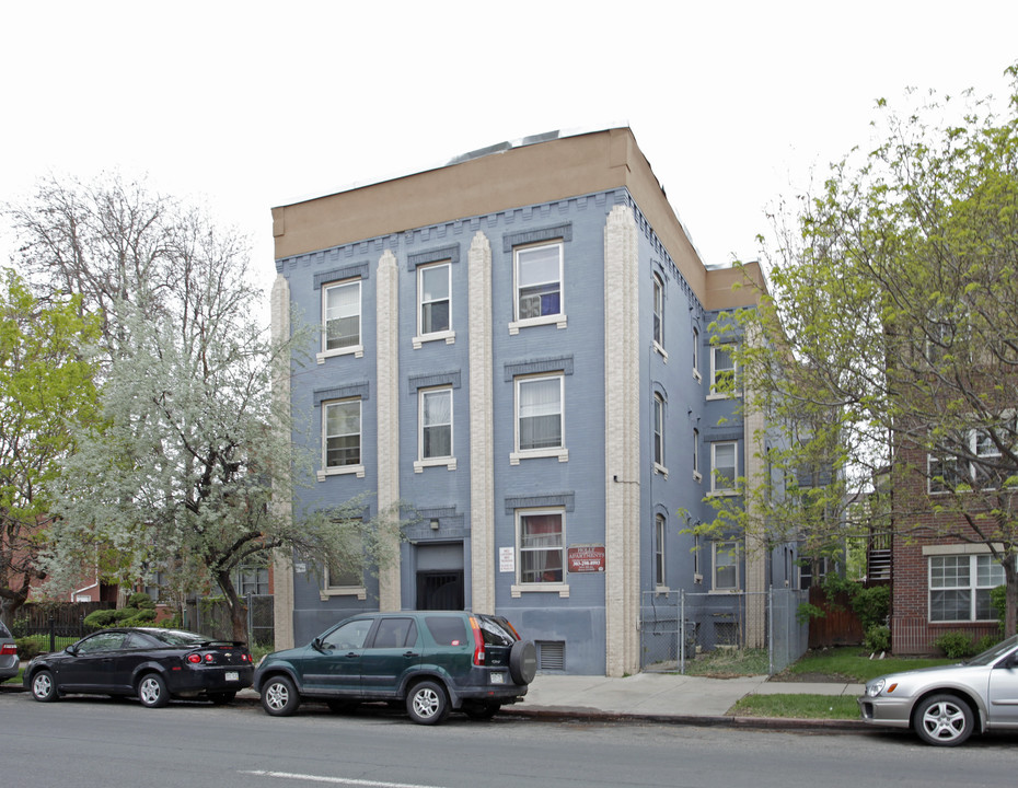 Holly Apartments in Denver, CO - Building Photo