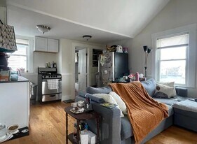 196 Hampshire St, Unit 3 in Cambridge, MA - Building Photo