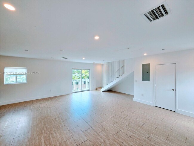 6336 SW 27th St in Miramar, FL - Building Photo - Building Photo