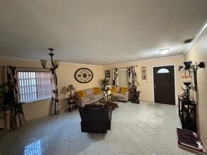 2761 SW 24th St in Miami, FL - Building Photo - Building Photo