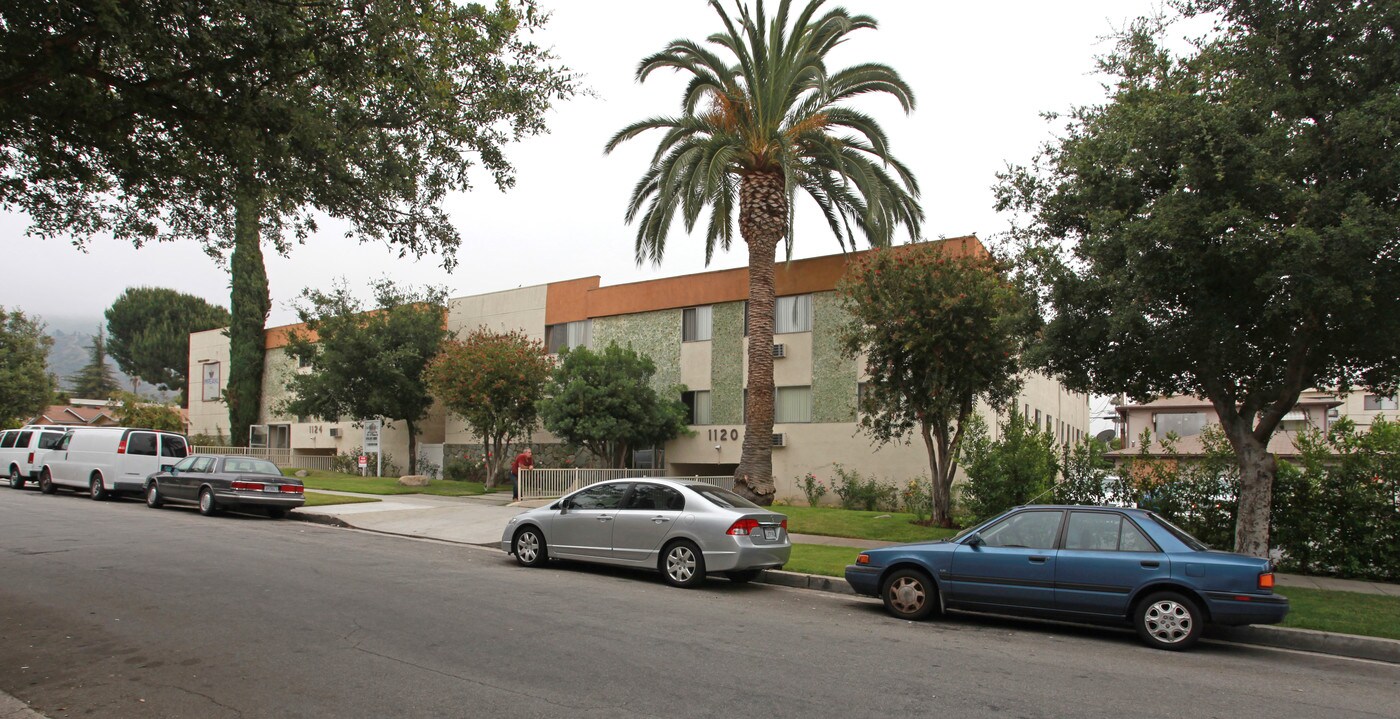 Imperial Crest Apartments in Glendale, CA - Building Photo