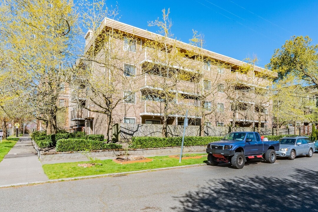 Park Royal Apartments in Seattle, WA - Foto de edificio