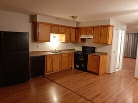 38177 Jamestown Dr, Unit 113 in Sterling Heights, MI - Building Photo