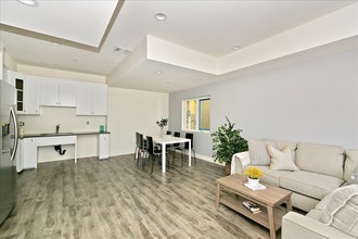 3117 Raymond Ave in Los Angeles, CA - Building Photo - Interior Photo