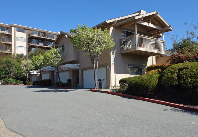 Bon Air Apartments in Greenbrae, CA - Building Photo - Building Photo