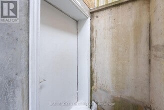 256 The Kingsway in Toronto, ON - Building Photo - Building Photo