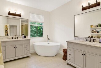 124 W Prive Cir in Delray Beach, FL - Building Photo - Building Photo