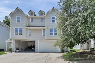 167 Binnacle Ct, Unit B in Willis, TX - Building Photo