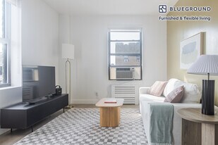 915 W End Ave in New York, NY - Building Photo