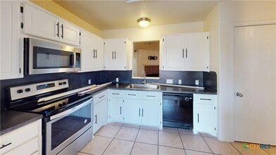 3611 Selena Dr in Killeen, TX - Building Photo - Building Photo