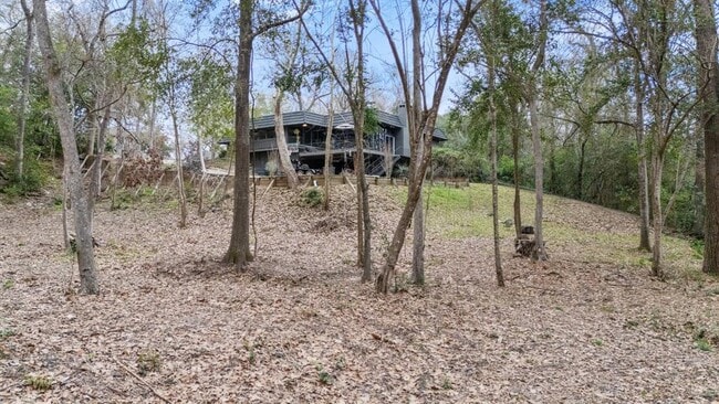 property at 827 W Magnolia St