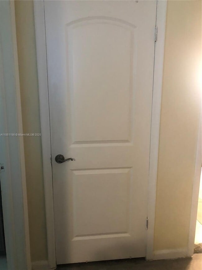 6890 Liberty St in Hollywood, FL - Building Photo - Building Photo