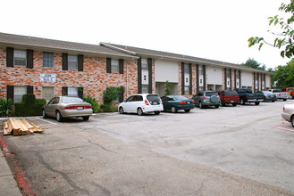 Carriage Square in Fort Worth, TX - Building Photo - Building Photo