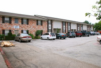 Carriage Square in Fort Worth, TX - Foto de edificio - Building Photo