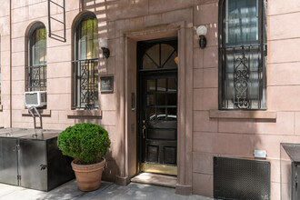 235 E 54th St in New York, NY - Building Photo - Building Photo