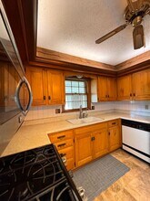 8000 Oakland Ave in Kansas City, KS - Foto de edificio - Building Photo