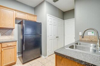 812 Walnut St in Burleson, TX - Building Photo - Building Photo