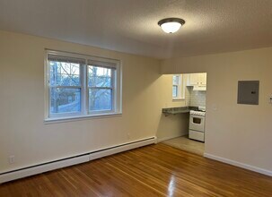 2018 Commonwealth Avenue, Unit 33 in Boston, MA - Foto de edificio - Building Photo