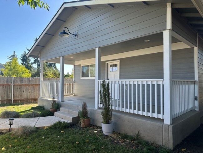 488 17th St in Springfield, OR - Building Photo - Building Photo