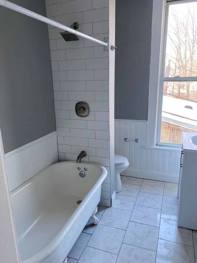 2529 W Main St in Louisville, KY - Building Photo - Building Photo