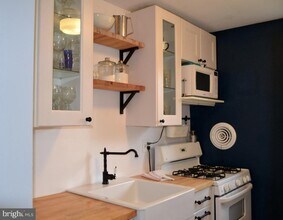 2848 ANNANDALE Rd-Unit -A13 in Falls Church, VA - Building Photo - Building Photo