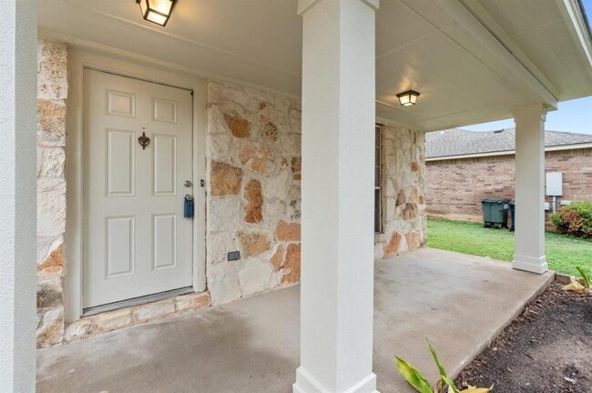 909 Remington Dr in Leander, TX - Building Photo - Building Photo
