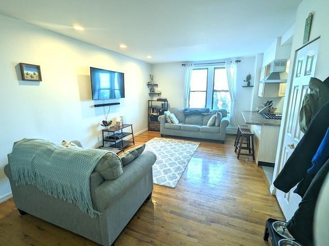 51 W Broadway, Unit 103 in Long Beach, NY - Foto de edificio