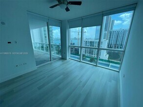 480 NE 30th St, Unit 1403 in Miami, FL - Foto de edificio - Building Photo
