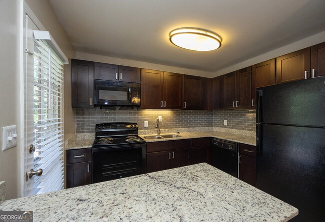 4883 Roswell Rd in Sandy Springs, GA - Building Photo - Building Photo