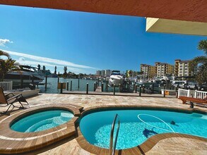 468 137th Ave Cir in Madeira Beach, FL - Building Photo - Building Photo