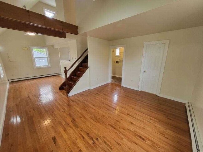 15 E Parmenter St in Newburgh, NY - Building Photo - Building Photo