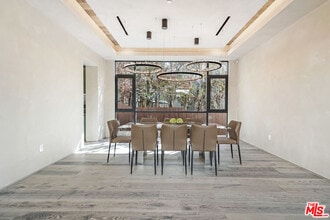 318 S Medio Dr in Los Angeles, CA - Building Photo - Building Photo