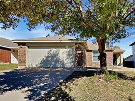 10136 High Eagle Trail in Fort Worth, TX - Building Photo