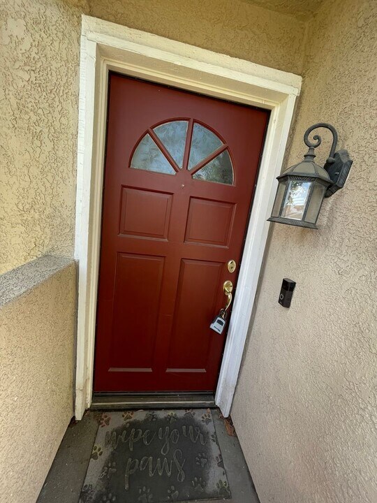 48 Greenmoor in Irvine, CA - Building Photo