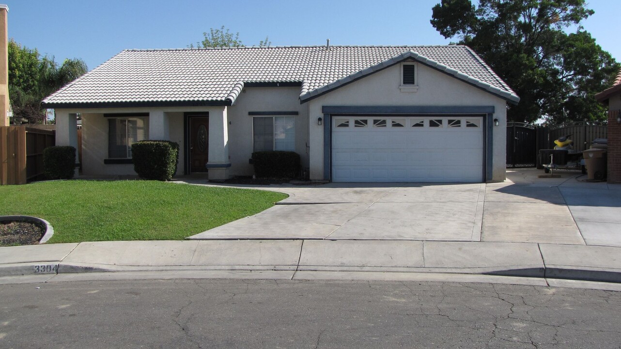 3304 Kimmie Rachelle Ct in Bakersfield, CA - Building Photo