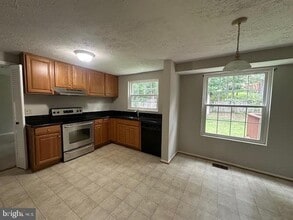 5713 Heming Ave in Springfield, VA - Building Photo - Building Photo