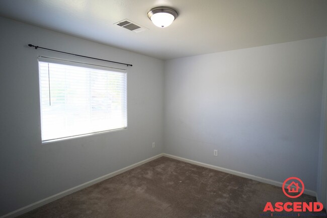5812 Tyringham Rd in Bakersfield, CA - Building Photo - Building Photo