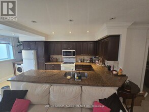 2615 Keele St in Toronto, ON - Building Photo - Building Photo