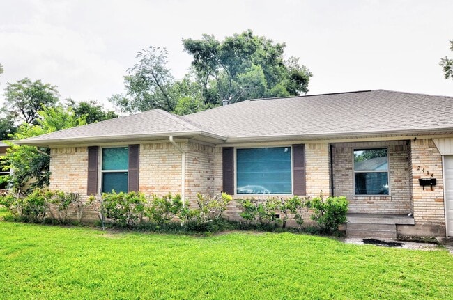 property at 2434 Dunloe Dr