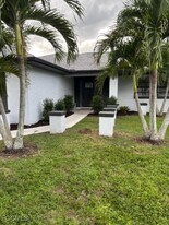 321 Greenwood Ave in Lehigh Acres, FL - Building Photo