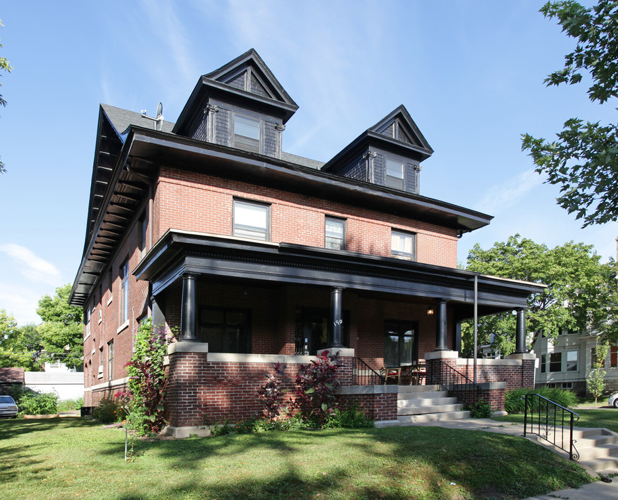 1900 Colfax Ave S in Minneapolis, MN - Building Photo