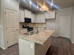 11212 Coachmans Rd in Yukon, OK - Building Photo - Building Photo