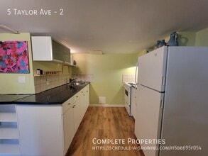 5 Taylor Ave in St Catharines, ON - Building Photo - Building Photo
