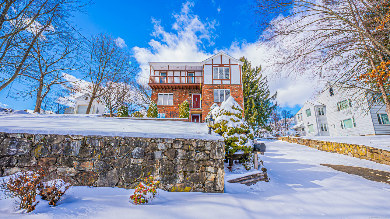 212 Geddes Terrace in Waterbury, CT - Building Photo