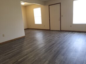 208 Heritage Cir in Bucyrus, OH - Foto de edificio - Building Photo