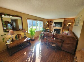 210 NE 12th Street Pl in Ankeny, IA - Building Photo - Building Photo