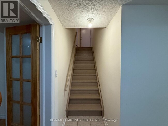 property at 27 Bobolink Ave