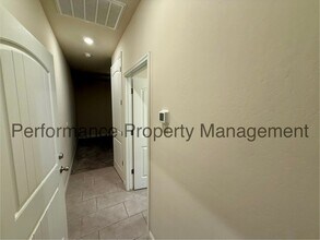 3815 Lynwood Way in Shafter, CA - Building Photo - Building Photo