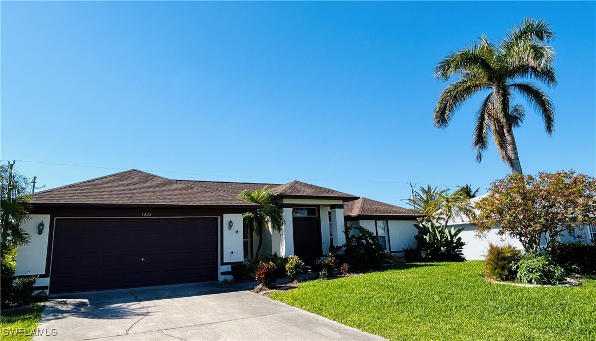 1422 SW 14th St in Cape Coral, FL - Foto de edificio