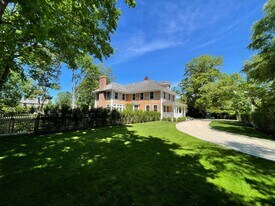 247 Little Plains Rd in Southampton, NY - Building Photo